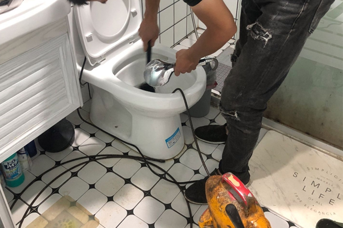 南郊马桶堵塞自己疏通还是找师傅?专业上门服务让你省时更省心